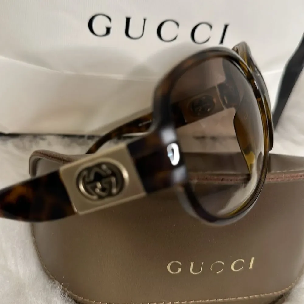 💯Authentic Gucci Sunglasses with Box🍀
